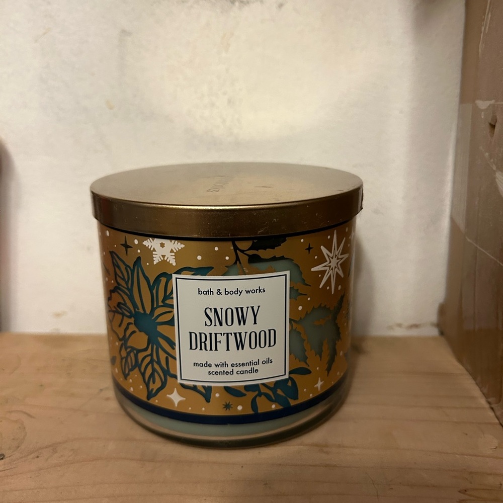 Rare Bath & Body Works Snowy Driftwood candle.